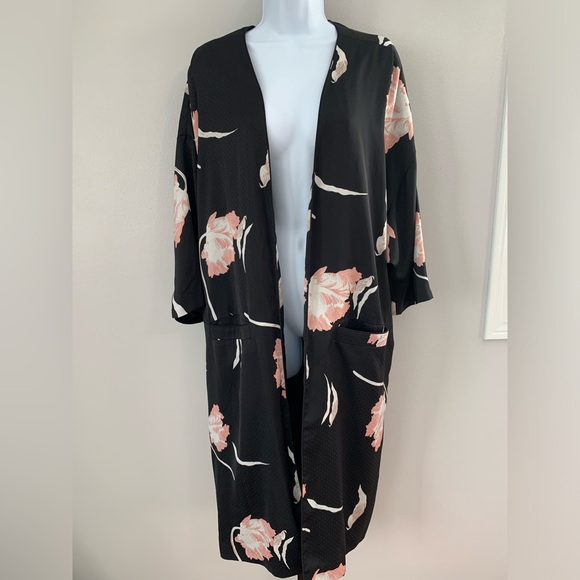 1 State Kimono - Picture 2 of 16